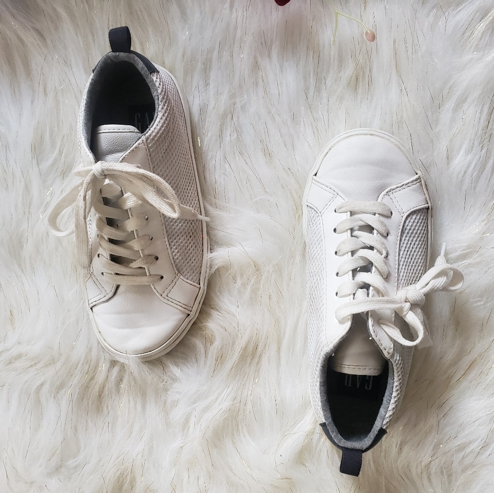 ๐5/15$ Gap Sneakers - Picture 2 of 7